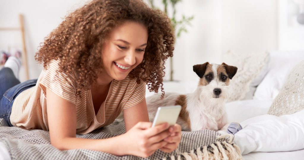Looking for the best smartphone apps to help you with dog training? We narrowed down thousands of options into the top 8. Take a look!